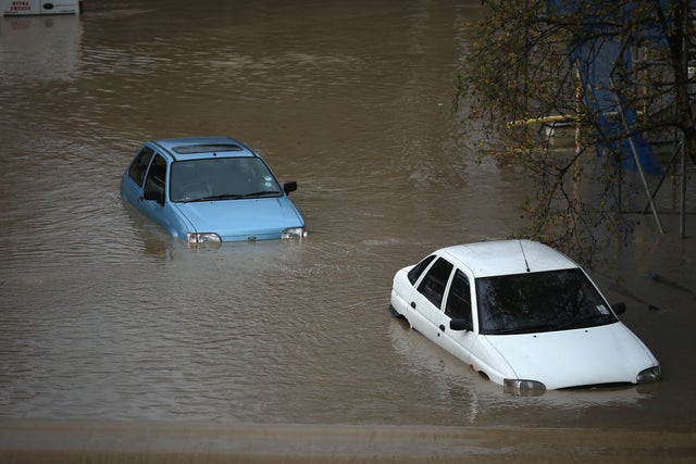 30-UKFloodingNov27.jpg 
