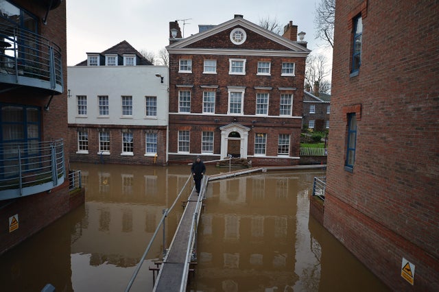 05-UKFloodingNov27.jpg 