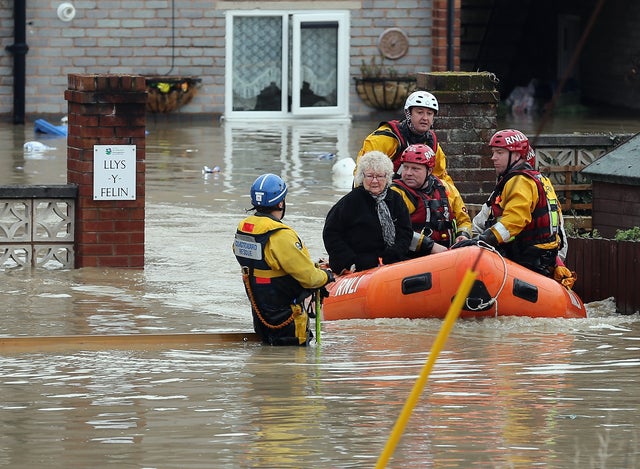 18-UKFloodingNov27.jpg 