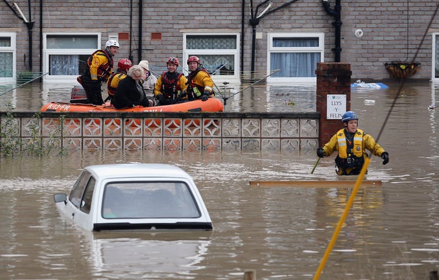 17-UKFloodingNov27.jpg 