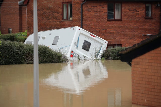 23-UKFloodingNov27.jpg 