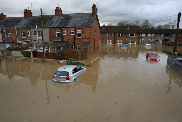 16-UKFloodingNov27.jpg 