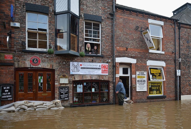 11-UKFloodingNov27.jpg 