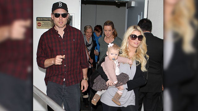 640_jessica_simpson_eric_johnson_maxwell_121129_spl464900_001.jpg 
