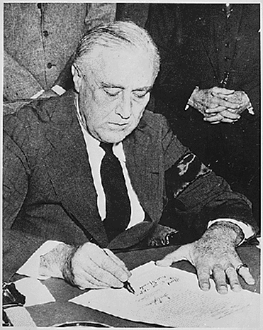 NARA_PEARL_HARBOR_FDR_SIGNS_DECLARATION_OF_WAR.gif 
