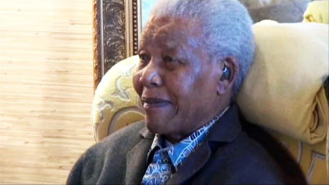Mandela remains hospitalized after routine visit 