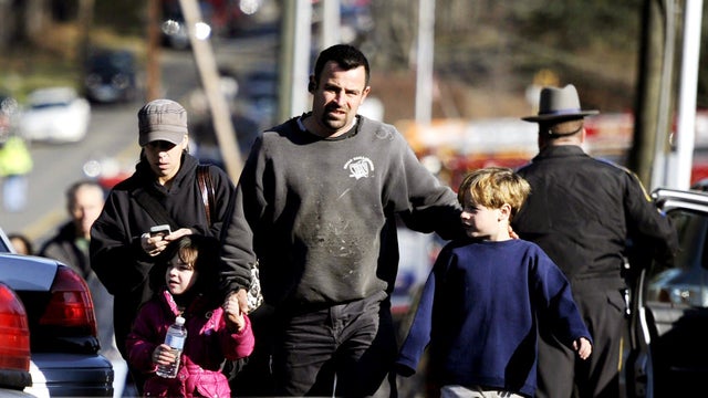 Conn. school shooting gunman identified as Ryan Lanza 