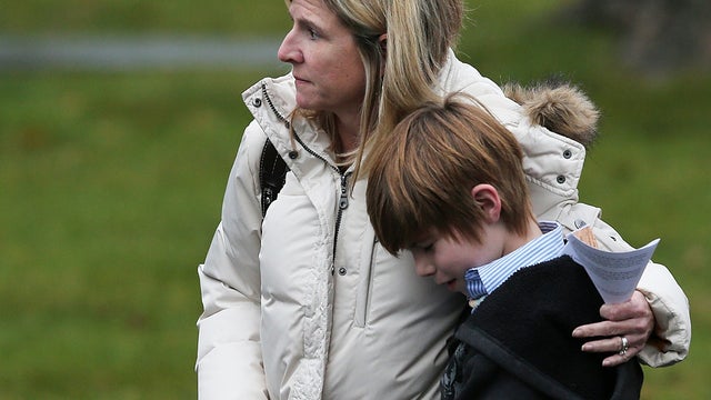 Funerals begin for Conn. shooting victims 