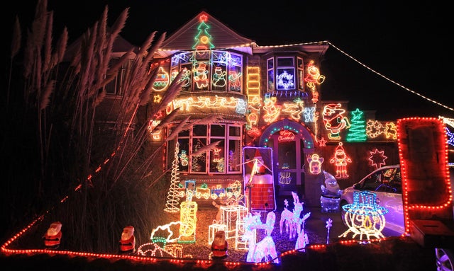 16-EpicChristmasLights.jpg 
