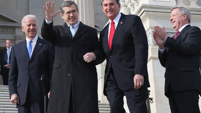 Mark Kirk returns to Senate after stroke recovery 