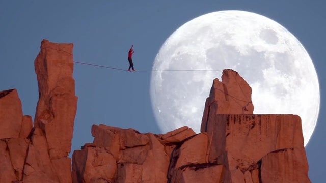 Moonwalk_Slacklining_Extreme_Feat.jpg 