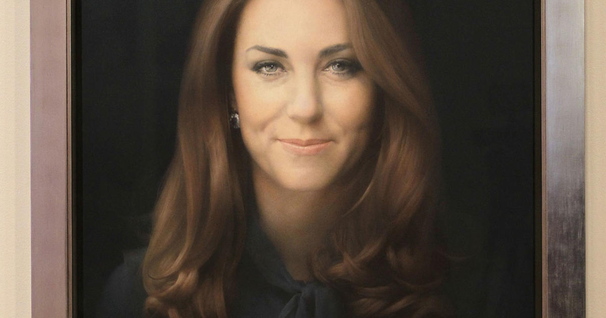 Duchess Kate gets official portrait - CBS News