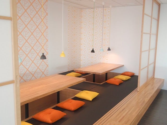 Tokyo_hori-gotatsu_tables_for_shoes-off_communal_dining_1.jpg 
