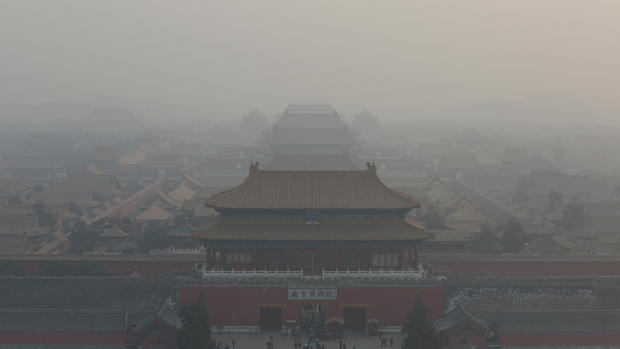 Hazardous smog blights Beijing 