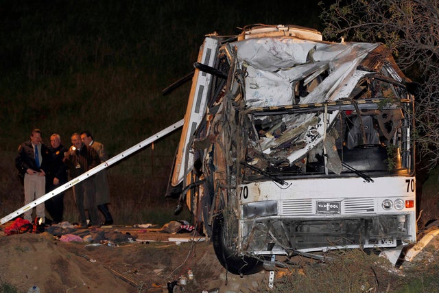 05Tour_Bus_Crash.jpg 