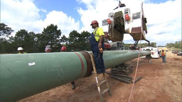 Construction on the Keystone XL oil pipeline 