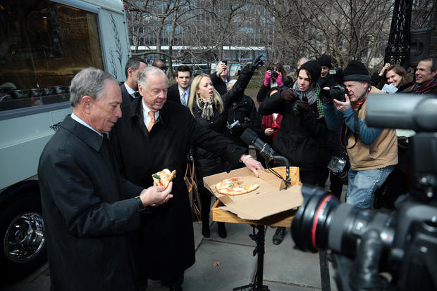 Mayor Michael Bloomberg T. Boone Pickens Neapolitan Express Pizza 