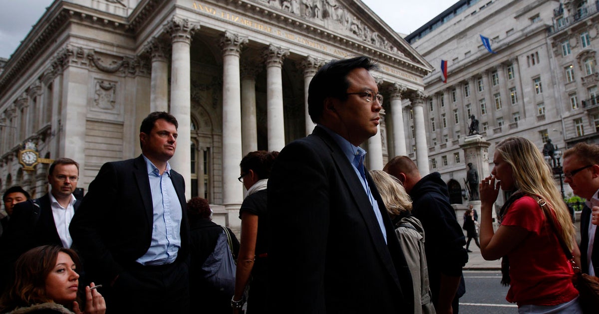 Bank of England keeps policy on hold amid recovery - CBS News