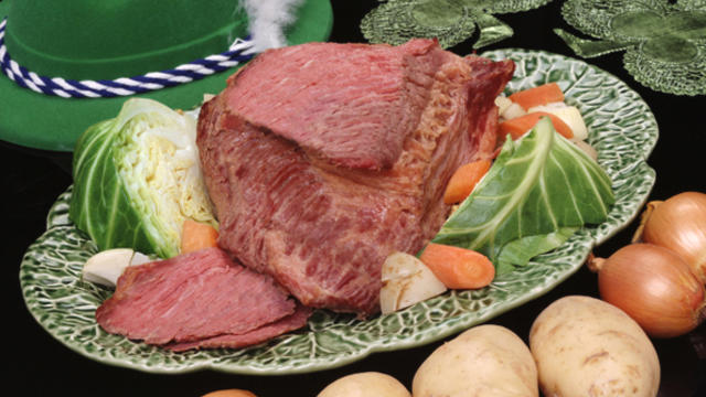 corned-beef-with-cabbage-and-red-potatoes.jpg 