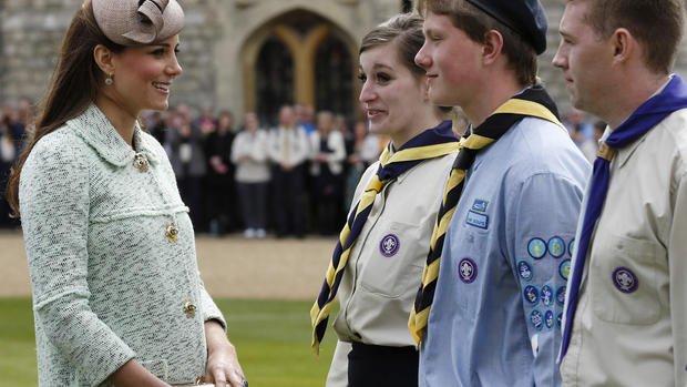 Duchess Kate steps out at scouts ceremony 