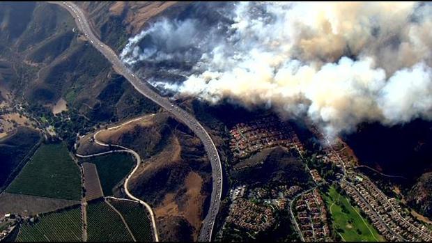 camarillo-fire-freeway-and-homes.jpg 