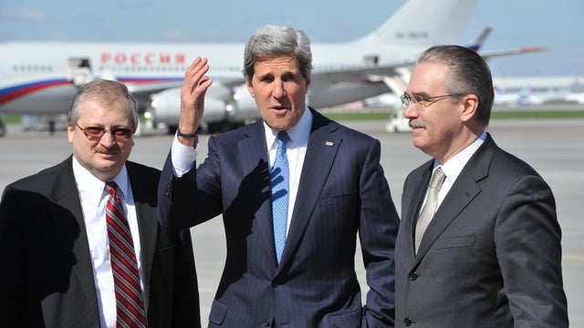 Secretary of State John Kerry arrives in Moscow 
