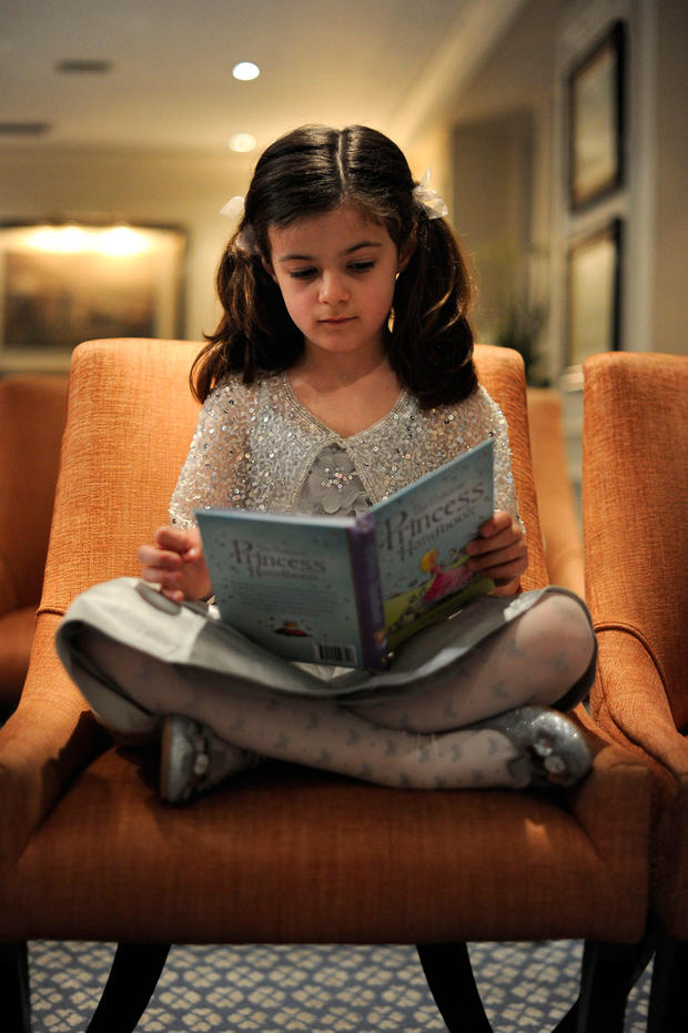 girl reading 