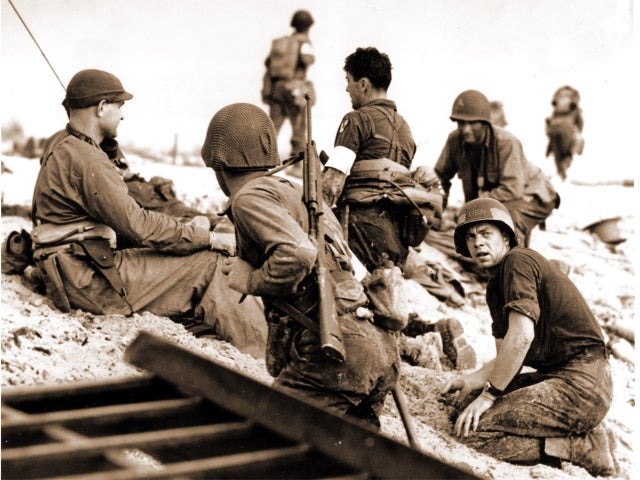 DDay_soldiers_Normandy_AP.jpg 