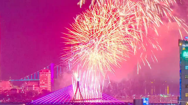 Danang_International_Fireworks_Competition_Rob_Whitworth.jpg 