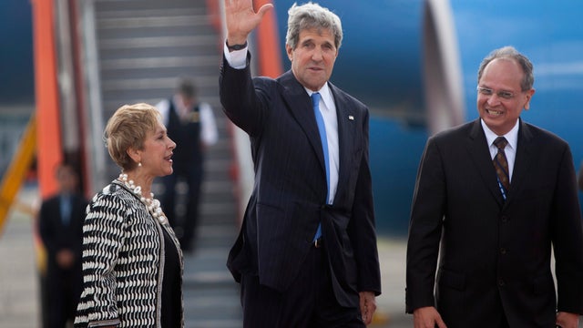 Vice foreign minister of Guatemala Rita Claverie, U.S. Secretary of State John Kerry, and U.S. ambassador to GuatemalaArnold Chacon 