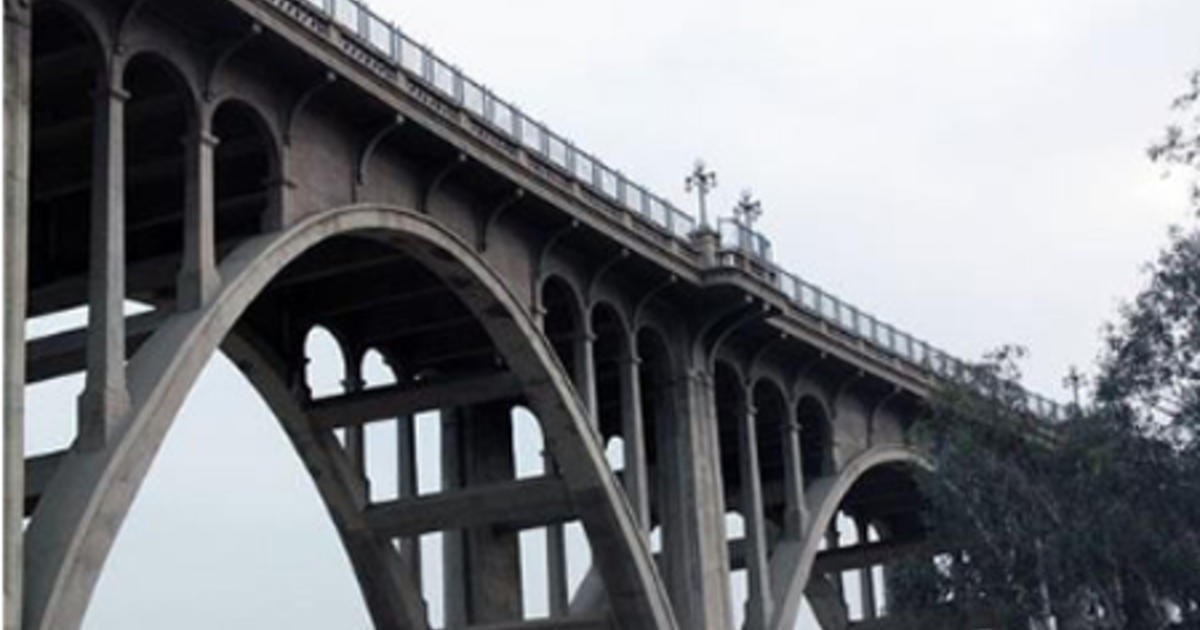 Signs Along Pasadena Bridge Aimed At Curbing Suicides CBS Los Angeles