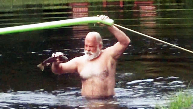 Man catches trout with his bare hands 