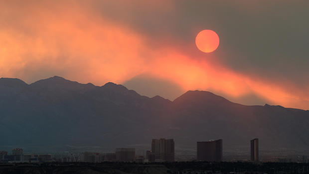 Wildfire burns near Las Vegas 