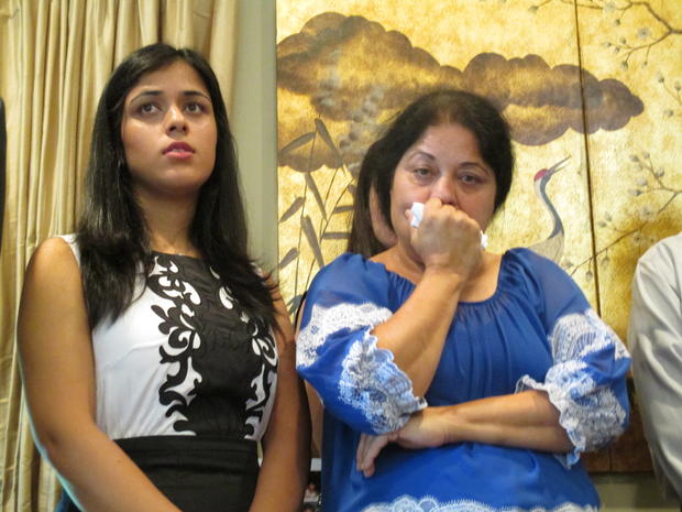 Bhoomika Kochhar's sister and mother 