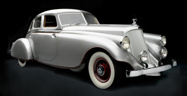 1933 Pierce-Arrow Silver Arrow Sedan. Collection of Academy of Art University Automobile Museum, San Francisco. 