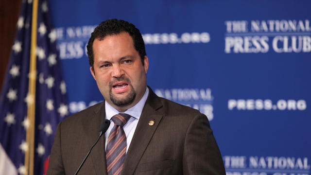  President and CEO of the NAACP Benjamin Jealous speaks during a National Press Club luncheon August 29, 2013 in Washington, DC.  