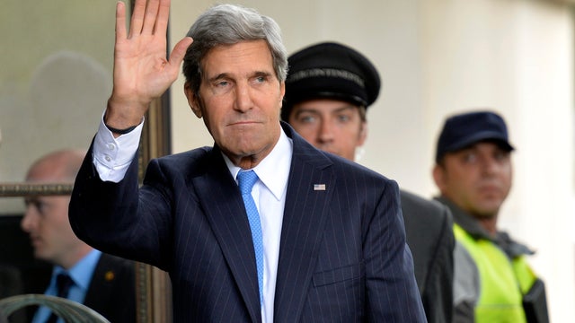 Secretary of State John Kerry waves as he arrives in Geneva 
