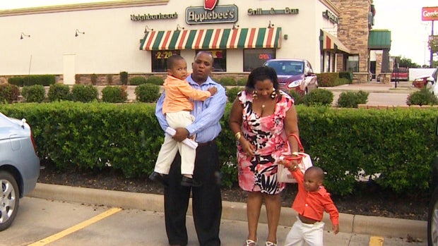 Family kicked out of Applebees restaurant 