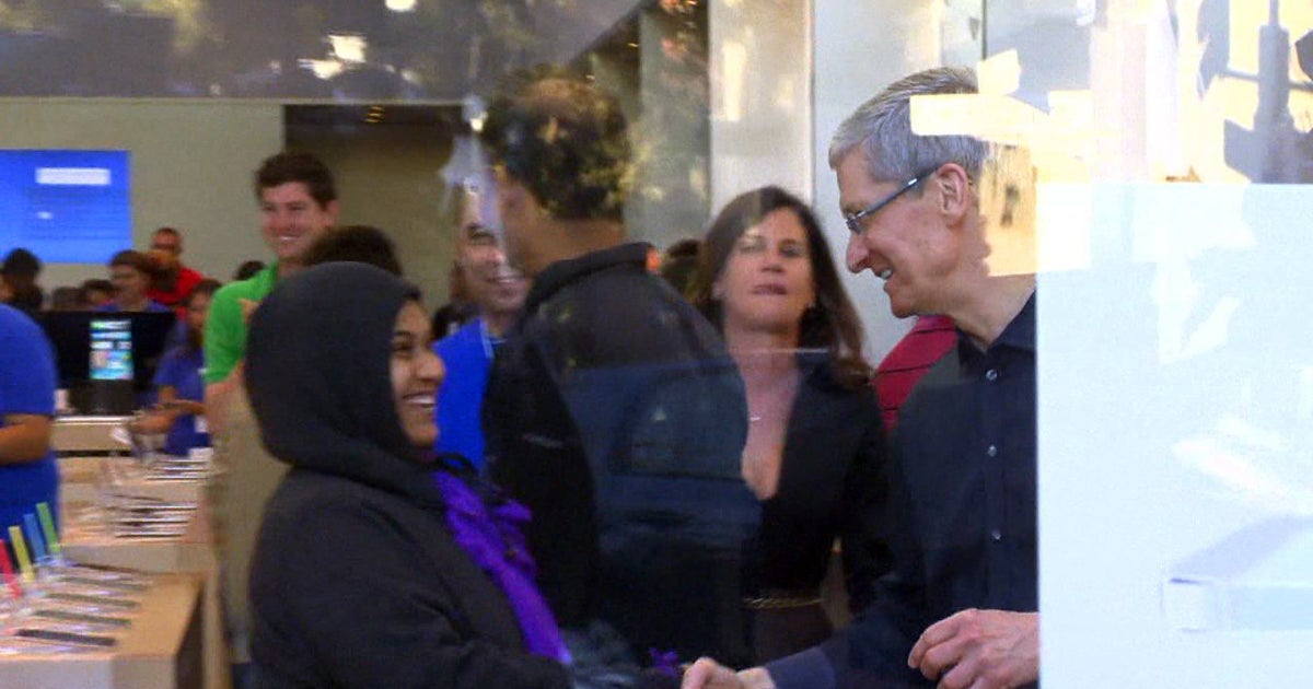 Tim Cook makes a surprising visit to an Apple Store on launch day - CBS ...