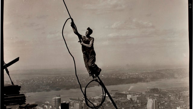 005_5_LHine_Icarus_Atop_Empire_State_Building.jpg 