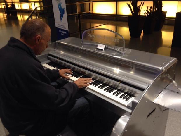 piano-1-logan-airport.jpg 