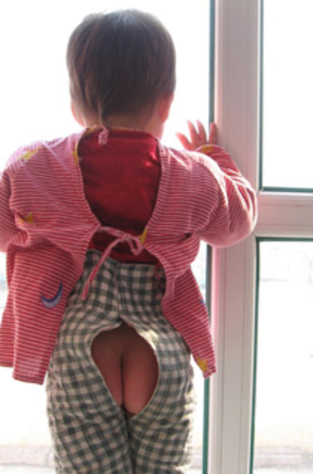 A child wearing Chinese diapers, or split pants called kaidangku 