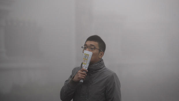 Smoggy fog envelops China 