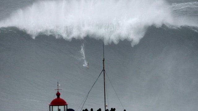 Carlos Burle, Nazare, Portugal, wave, surfing, surfer 