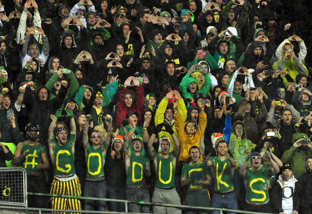 Oregon fans hands 
