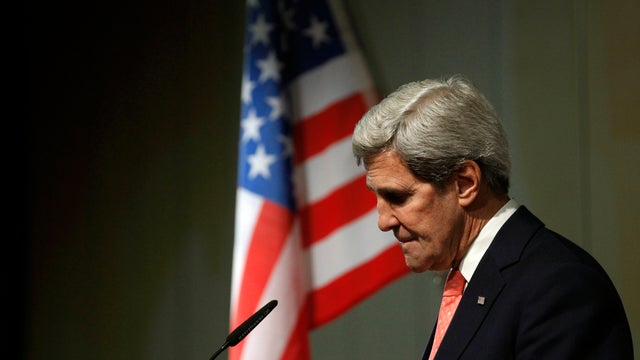 John Kerry pauses during Geneva press conference 