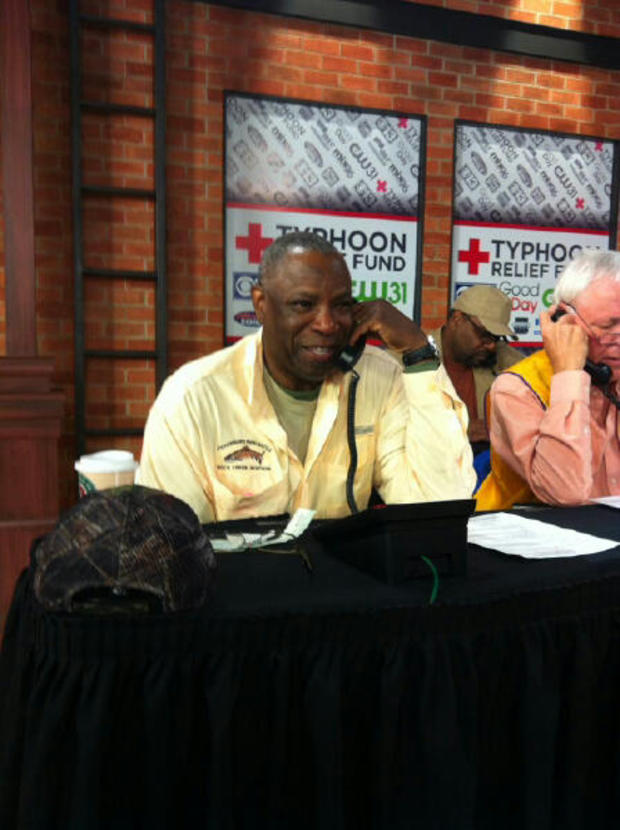 former-giants-manager-dusty-baker-answers-phones.jpg 
