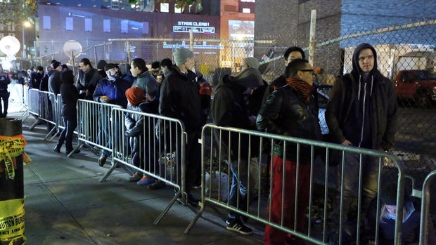 Fans line up for PlayStation 4 launch 