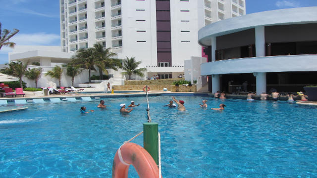 volleyballhotelpool.jpg 