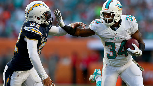 dolphins_chargers_450258025.jpg 